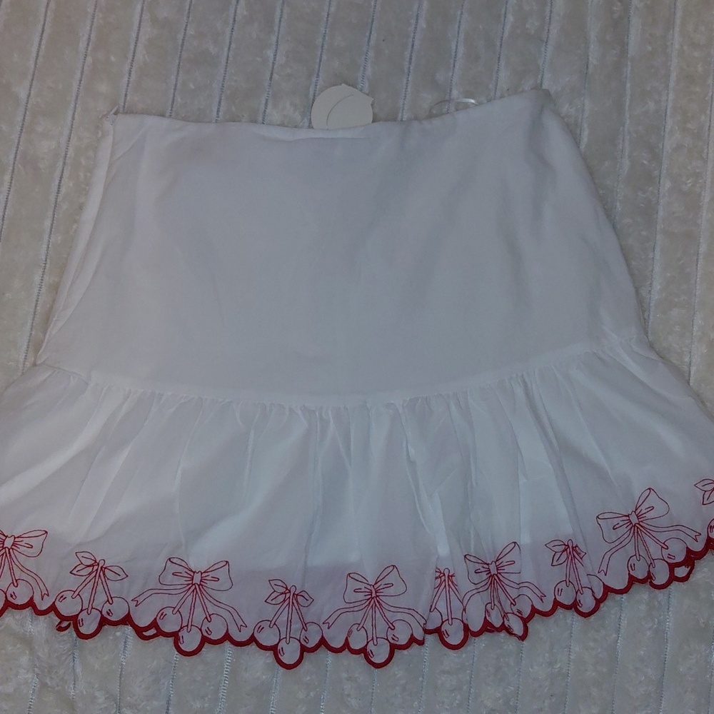 NWT White And Red Cherry Embroidered Trim Linen Mini Skirt - Picture 5 of 5